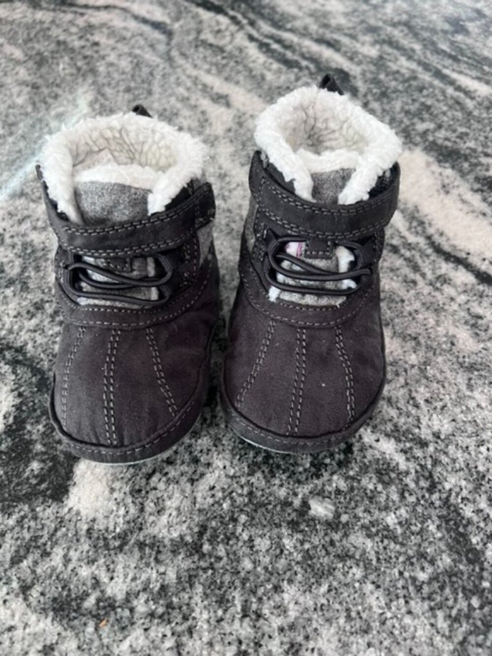 Surprize by Stride Rite "Dean" Mini Baby Boots in Gray faux fur/suede S 6-12 mts